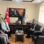 Vakfıkebir İlçe Kaymakamı Kadir Ulusoy, Meslek Yüksekokul Müdürümüz Doç. Dr. Tolga Ergün'e iade-i ziyarette bulundu.